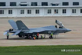 中国歼-35与美国F-35战斗机的主要差别是什么？谁更胜一筹？图片