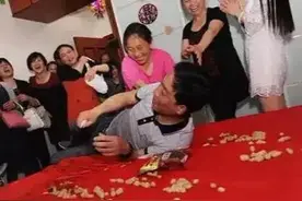 乡村婚礼之铺床图片