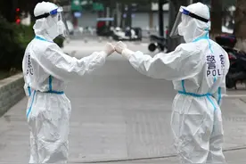【疫情当前 警察不退】鏖战疫情不误春——为你细数那些抗疫感动的瞬间图片