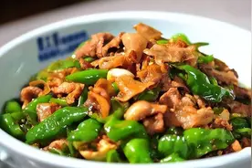 辣椒炒肉，先炒辣椒还是先炒肉？牢记这3点，香辣解馋又下饭图片