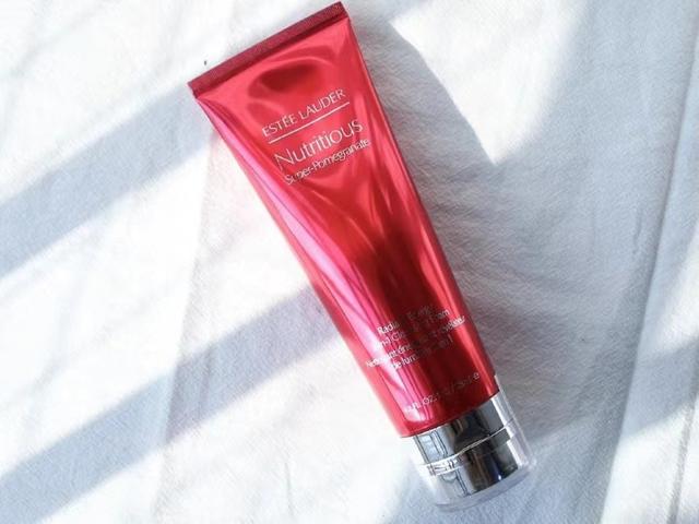 40岁左右用什么洗面奶？这5款大牌值得试试，有点小贵但对皮肤好