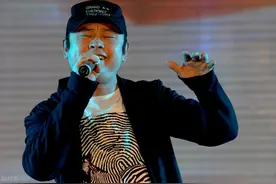 刀郎复出，新歌《罗刹海市》拔刀封神！图片