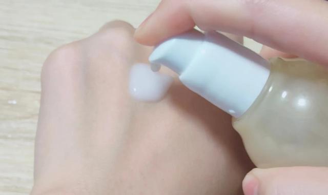 一叶子护肤品怎么样？雪耳水润保湿套装使用效如何？