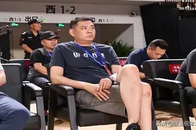 巩晓彬2儿子近况！大儿子12中8狂飙22分，小儿子15岁身高2米03图片