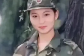 94年漂亮女兵退伍，20年后寻曾暗恋的兵哥哥，再见时两人热泪盈眶图片