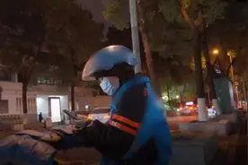 零下20℃，带着母亲送外卖的女骑手，背后故事让人心疼……图片