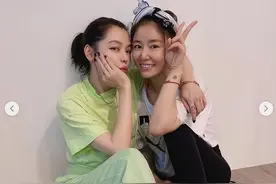 徐若瑄晒与林心如合照，两位40+辣妈同框比美，林心如素颜超耐打图片