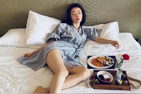 熊黛林穿家居服也太美了，优雅性感，网友：这腿也太长了图片