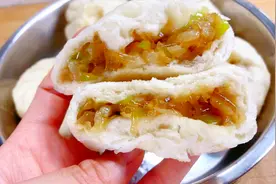 夏天蒸包子，韭菜、芹菜靠边站，快试试这个馅，一出锅三个不够吃图片