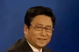 白岩松最近回应五个馒头了，难道联想要有结果了？图片