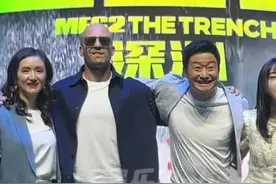 吴京被杰森斯坦森气场秒杀，表情浮夸遭群嘲，网友：成龙说的对！图片