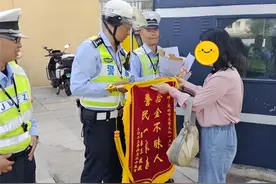 连续3面锦旗！有一种肯定，叫信任图片