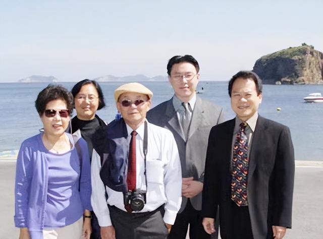 张学良唯一在世儿子,64岁首次回东北,特意学了一句中文令人动容