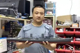 重庆小伙造出军舰模型，美国人花两倍价钱抢走，只因太逼真了图片