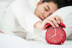 为什么总会在凌晨三四点醒来？可能和这2个原因有关，别忽视图片