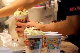 画大饼、背话术、打鸡血，月薪不足3000的员工，天天蹦迪？图片