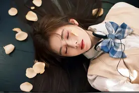 有一种JK叫做鞠婧祎的JK！明明衣服很普通，但穿在她的身上就很美图片