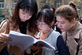 取消政审三代呼声高涨，父母犯错为啥连累学生？根本原因不容忽视图片