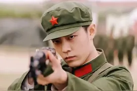 跟左小青组CP，和张晚意演师徒，46岁金鸡影帝又甩出一张军旅王炸图片