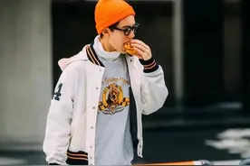 棒球夹克火了，可你还不知道穿哪件？图片