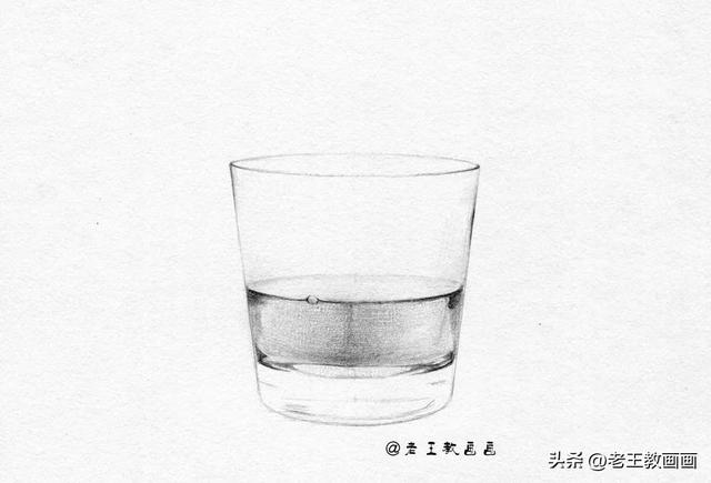 零基础也能画素描，教你画玻璃杯质感