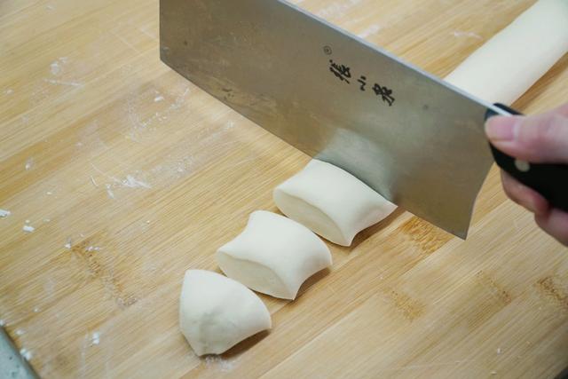 春天到了，教你做春饼，一次能做十多张，透明筋道不破皮，省事