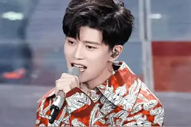 大红色也能完美驾驭的几位明星：成毅龚俊太有魅力，肖战视觉盛宴图片