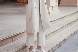 小白鞋过时了！“阔腿裤+乐福鞋”才是今年流行的打扮，洋气显瘦图片
