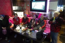 KTV行业逐渐没落，年轻人不再爱，反而成了中老年聚集地丨欧界图片