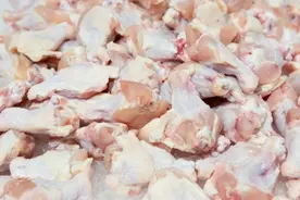 超市里的“冰冻鸡翅根”能放心吃吗？超市员工透露：牢记2买3不买图片