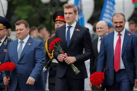 第一公子尼古拉：18岁身高1.9米长相帅气，比原配的两个儿子受宠图片