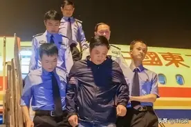 1998年，机长月入2万，携妻叛逃台湾，其背后的原因让人哭笑不得图片