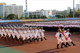 大连海事大学为什么穿军装？图片