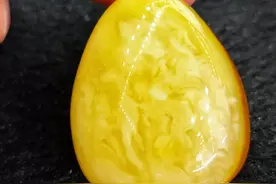 蜜蜡虽好看，如果搭配不好配绳就显得很大众图片