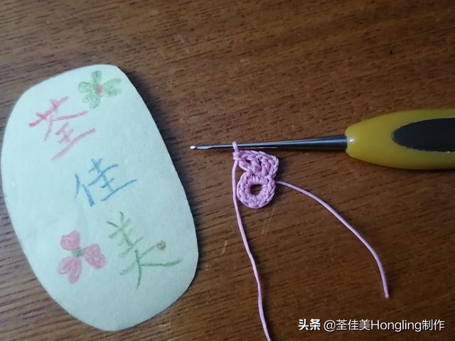 钩织了好几朵高颜值糖果色的可爱立体镂空花花,这是图文教程哦