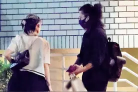 小栗旬不雅照风波后与妻子约会，两人十指紧扣粉碎婚变传言图片