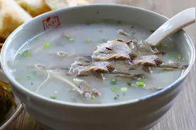 白芷是羊肉的“克星”，炖肉时加一点，出锅汤汁浓白又解馋图片