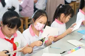 一起来看看崇明小学生给老师的礼物图片