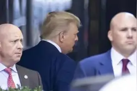 法院外对峙上演后，英国媒体披露：美国迎来内战后最严重分裂图片