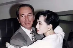 “四两尤物”利智：一支舞俘获66岁赌王，让李连杰甘愿为她等十年图片