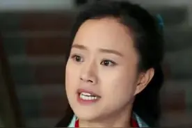 欺软怕硬的公公遇上了泼辣勇猛的儿媳妇，从此以后被治得服服帖帖图片