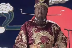 古代只有皇帝才能穿龙袍，为何包拯也在穿？看看蟒袍与龙袍的区别图片