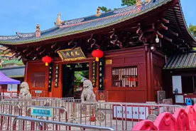 他们没有家吗？为什么要待在大街上呢？没有人愿意收留他们吗？图片