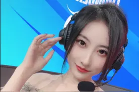 解说鼓鼓被冲了！只因第二局MVP投给Rookie，个人微博沦陷图片