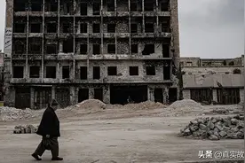 夜店，距离前线两公里图片