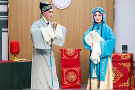 【行走河南·读懂中国】开封市豫剧院抖音直播，小屏幕绽放大光彩图片