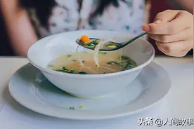 厌食症女孩：我用“偷食”来治疗伤痛图片