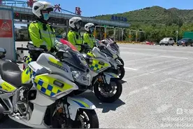 【交警正能量】交警与时间“赛跑”，赢了！图片