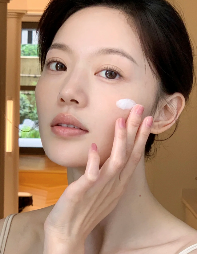 分享4款公认好用的“抗老”面霜，维稳又紧致肌肤，值得尝试