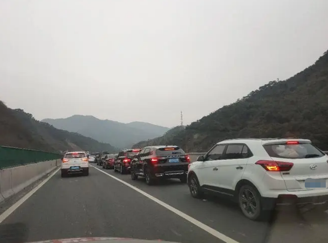 高速公路统一限速，车主奔走相告，早该这样了